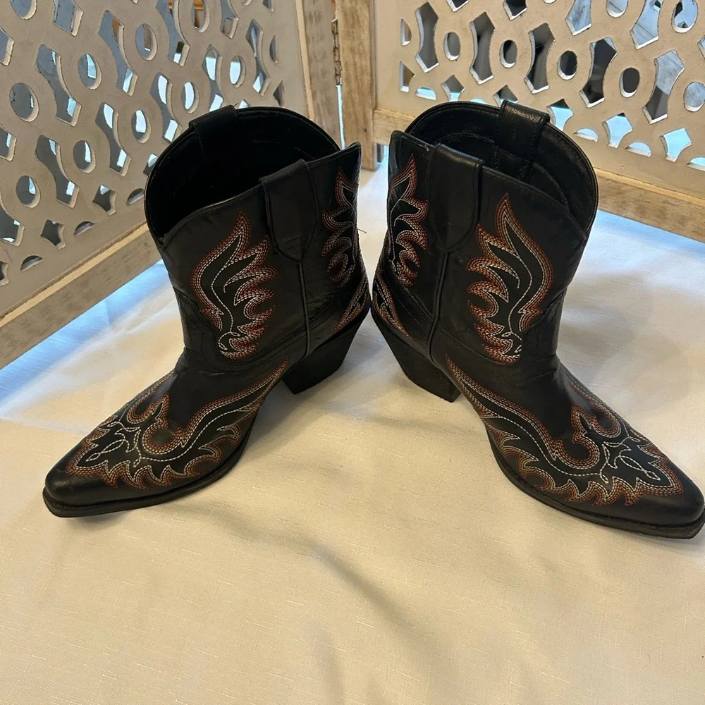 Ariat Black Embroidered Heeled Boots - Picture 6 of 12